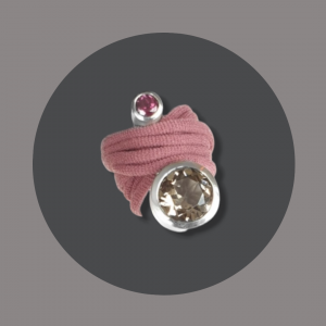 Wickelring Rauchquarz mit Rhodolith