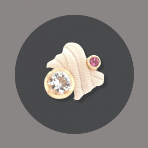 Wickelring goldplattiert mit Bergkristall und Rhodolith