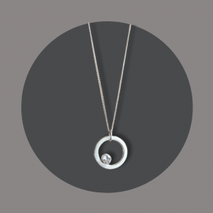 Anhänger  mit Kette in Silber mit Bergkristall