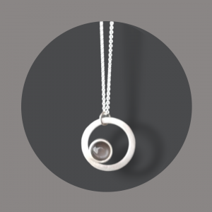 Anhänger  mit Kette in Silber mit Mondstein