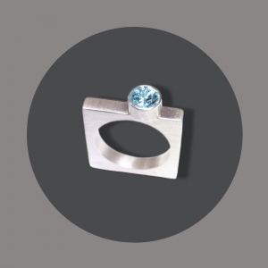 Ring eckig mit Blautopas