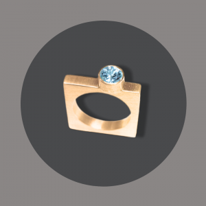 Ring eckig Silber goldplattiert mit Blautopas