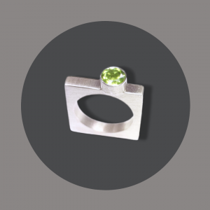 Ring eckig Silber mit Peridot