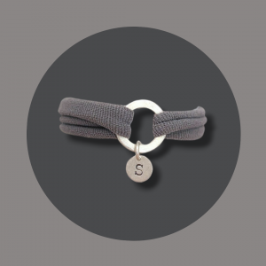 Armband aus Silber mit Buchstabe